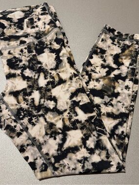 lululemon athletica Black White and Tan Tie-Dye Leggings